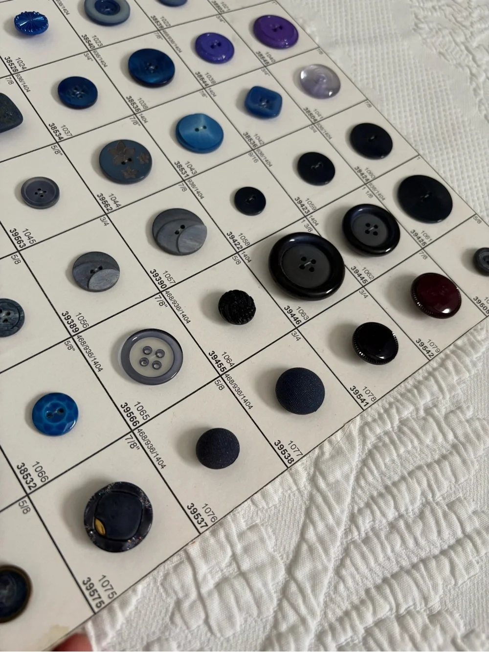 Vintage salesman sample button card collection 120 different buttons blue